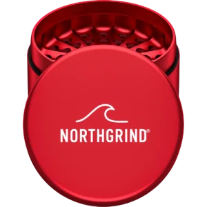 NORTHGRIND® Toothless Alu-Grinder Langeoog Dune Flame (Rot) – Deckel mit Logo
